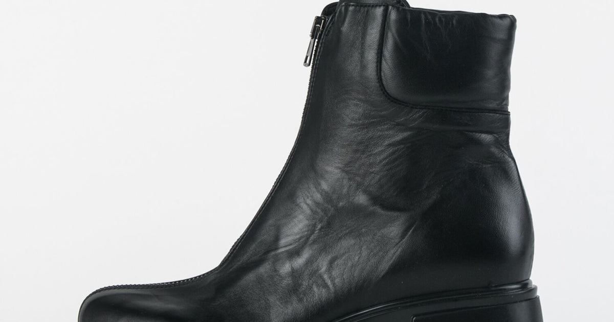 Center Zip Boot - 36 / Black Leather